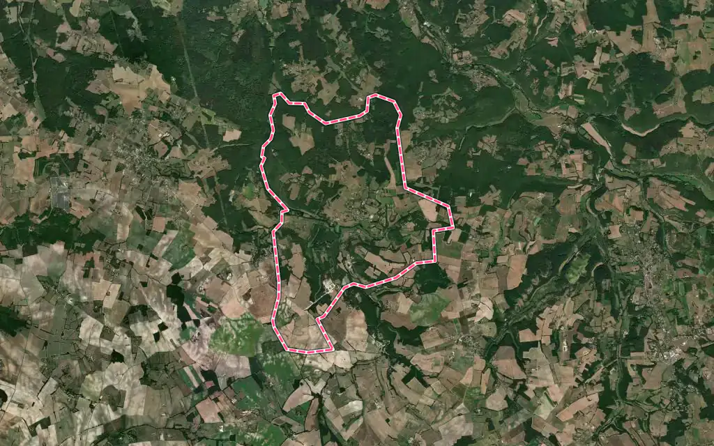 Vue satellite de Monsac avec ses contours administratifs