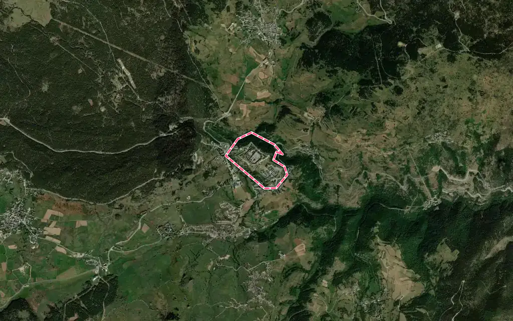Vue satellite de Mont-Louis avec ses contours administratifs