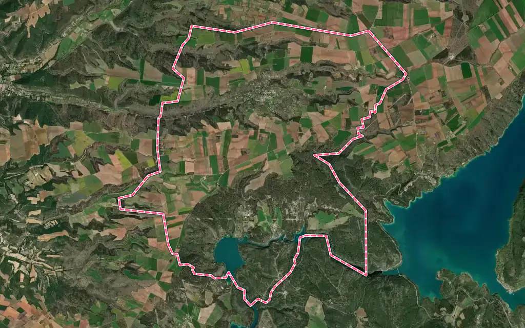 Vue satellite de Montagnac-Montpezat avec ses contours administratifs