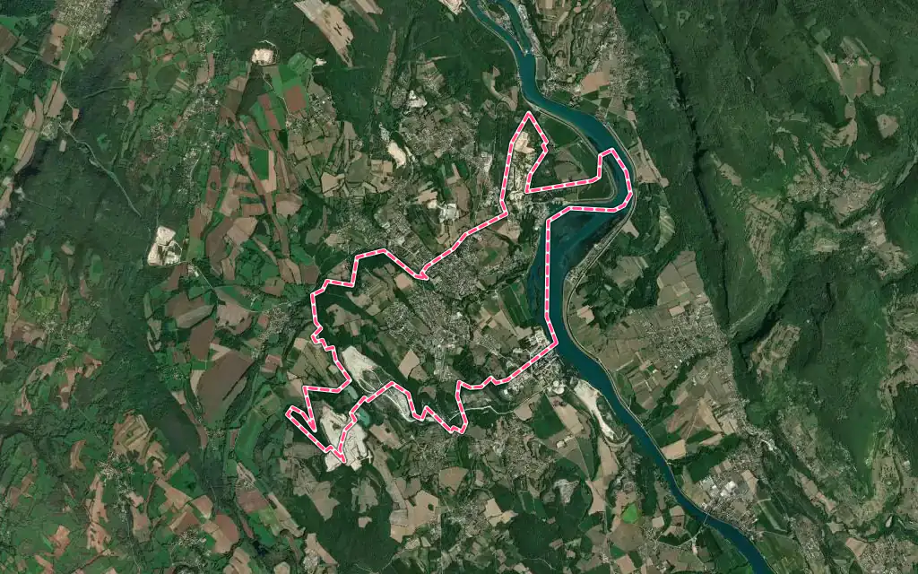 Vue satellite de Montalieu-Vercieu avec ses contours administratifs