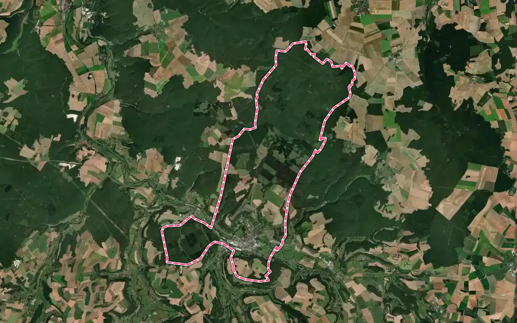Vue satellite de Montbard avec ses contours administratifs