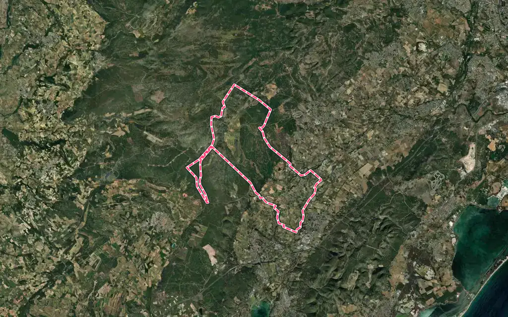 Vue satellite de Montbazin avec ses contours administratifs