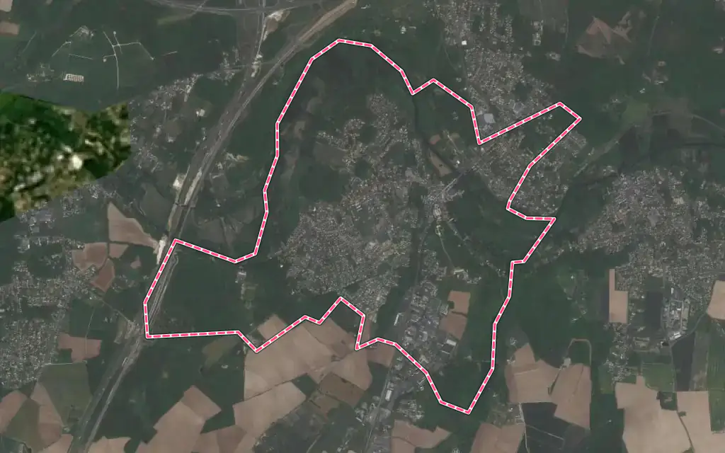 Vue satellite de Montbazon avec ses contours administratifs