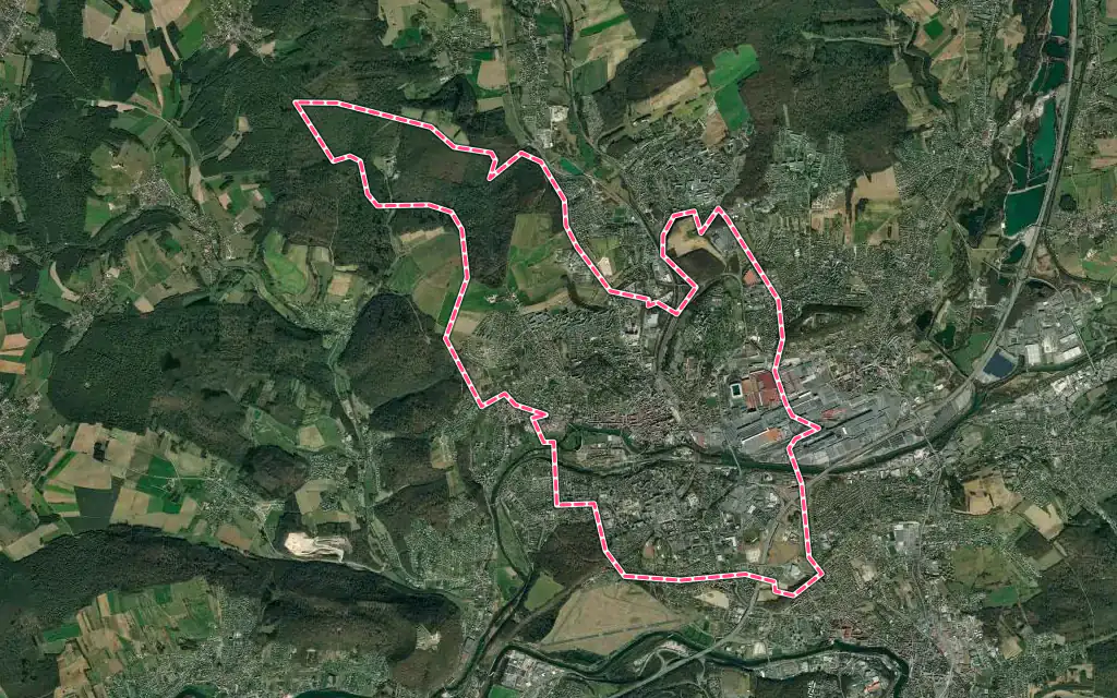 Vue satellite de Montbéliard avec ses contours administratifs