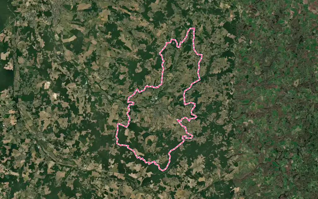 Vue satellite de Montbron avec ses contours administratifs