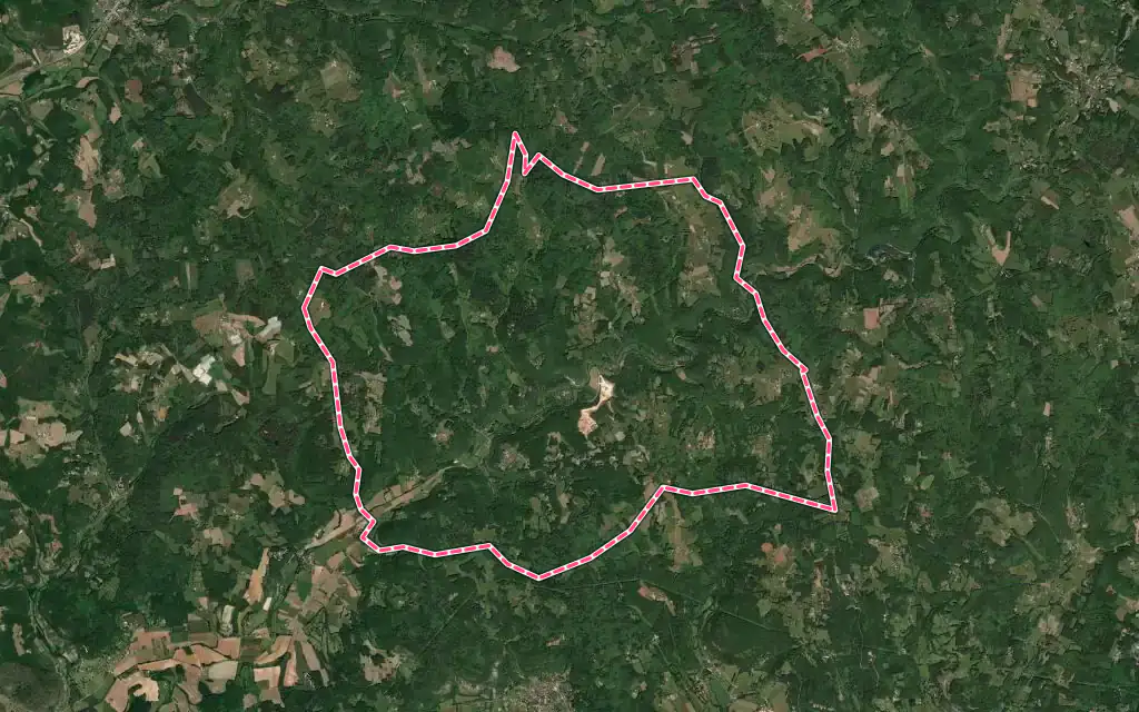 Vue satellite de Montcabrier avec ses contours administratifs