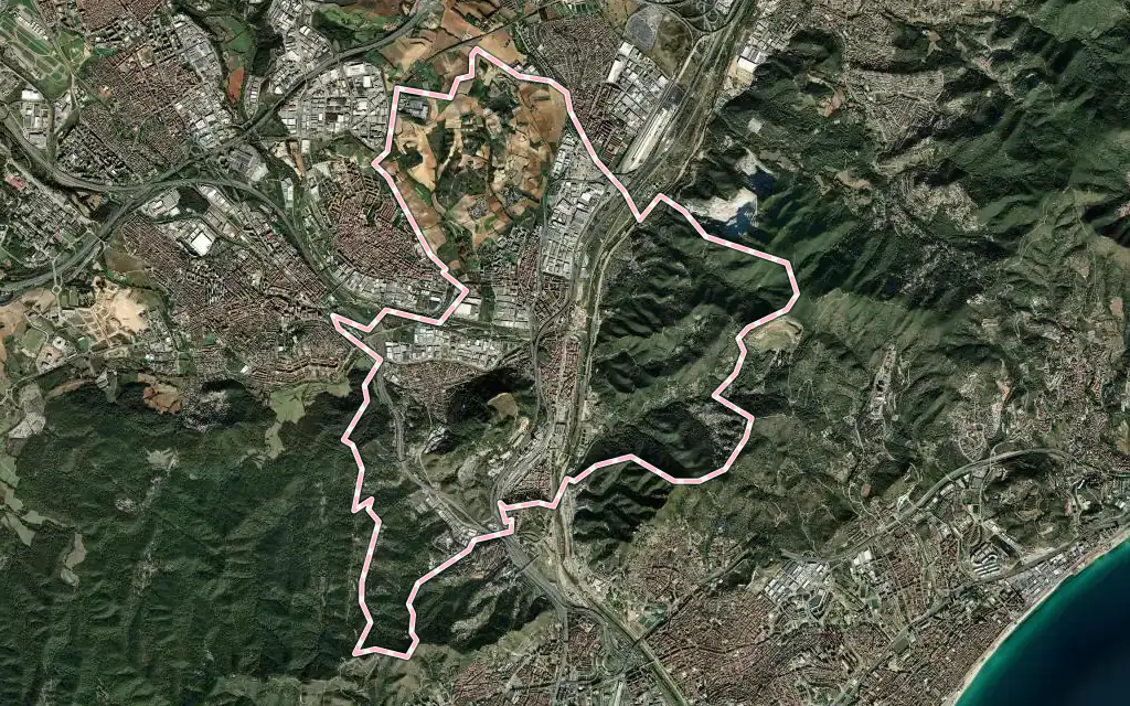 Vista satélite de Montcada i Reixac con su contorno administrativo