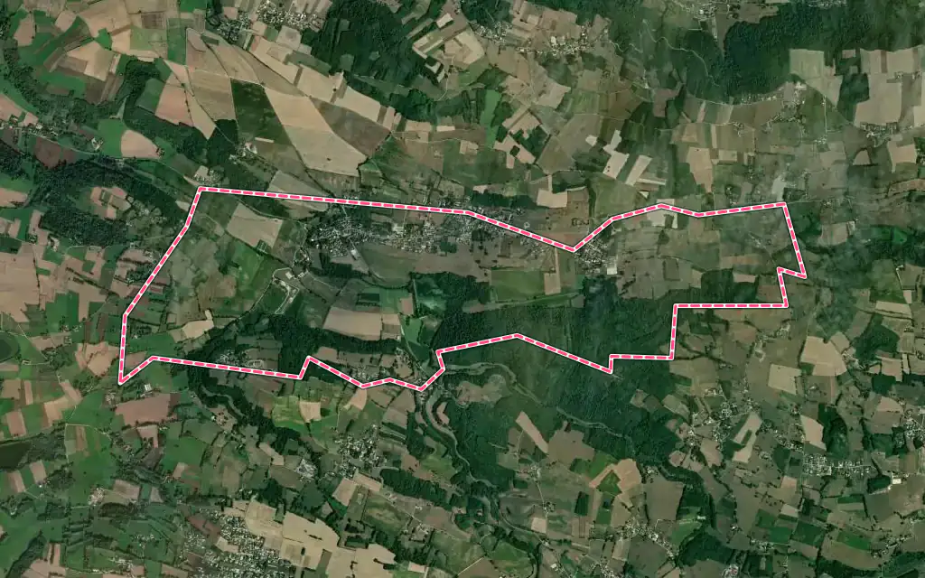 Vue satellite de Montcarra avec ses contours administratifs