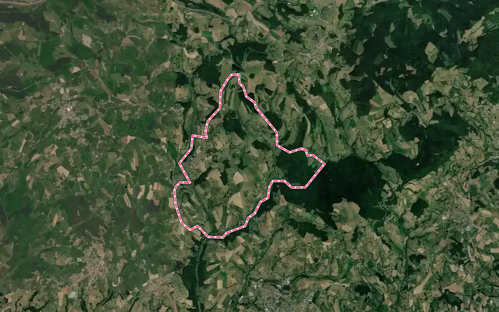 Vue satellite de Montchal avec ses contours administratifs