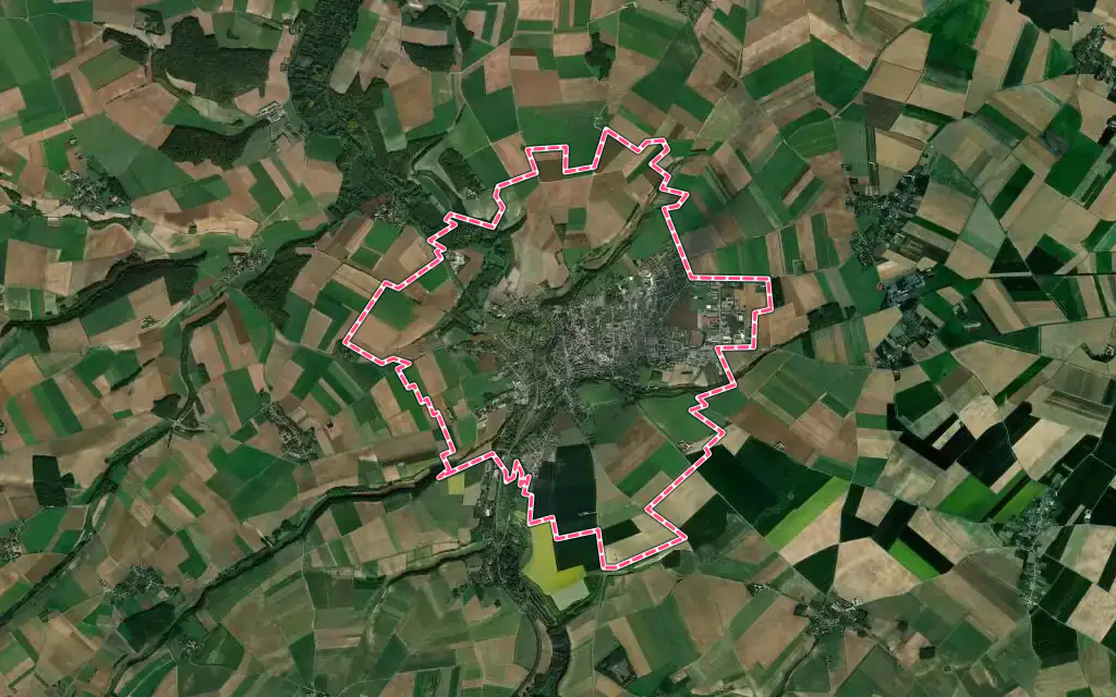 Vue satellite de Montdidier avec ses contours administratifs
