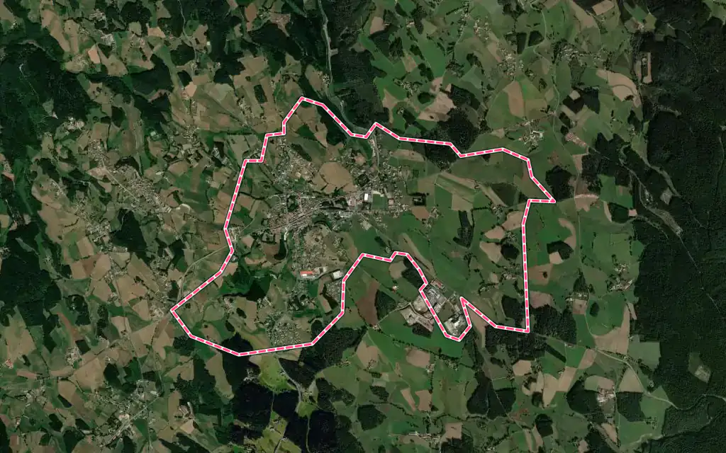 Vue satellite de Montfaucon-en-Velay avec ses contours administratifs