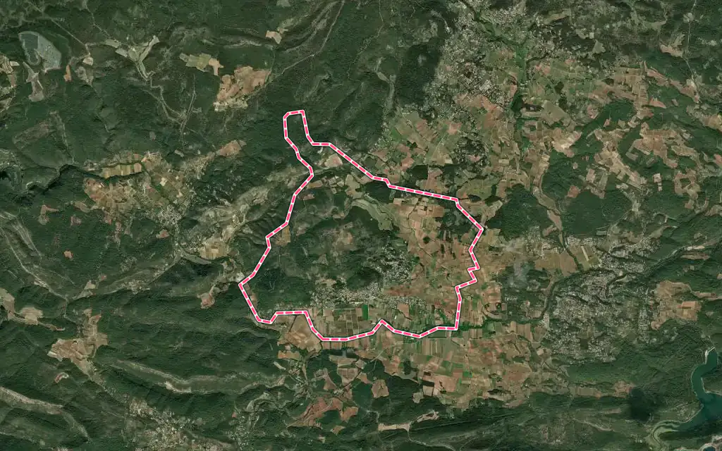 Vue satellite de Montfort-sur-Argens avec ses contours administratifs