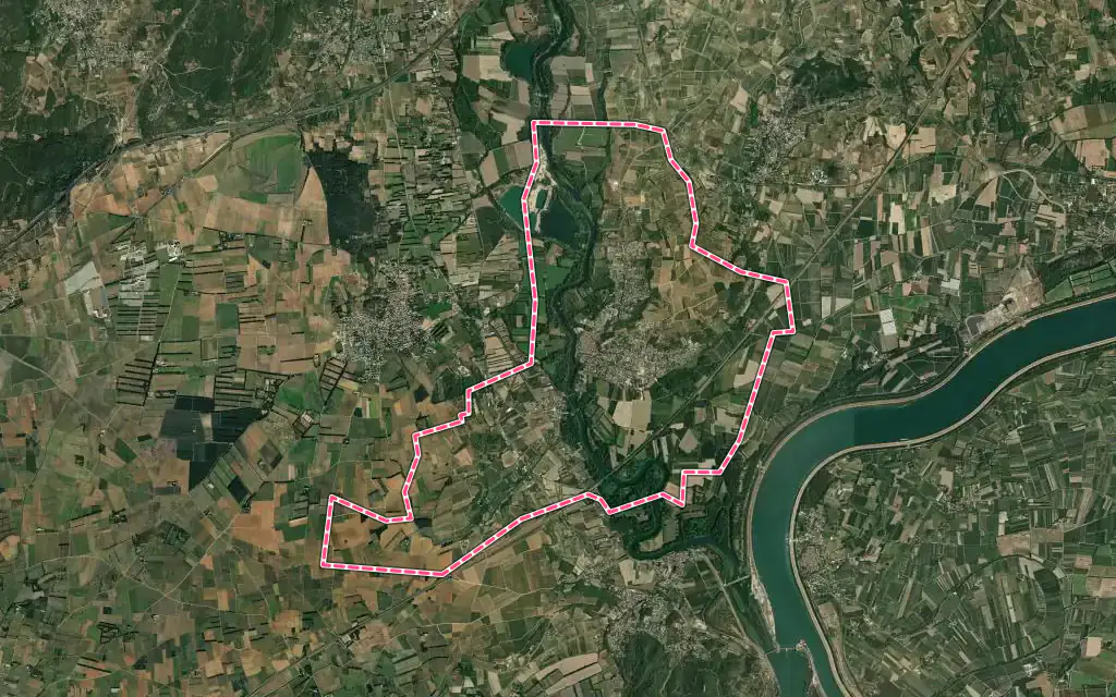Vue satellite de Montfrin avec ses contours administratifs