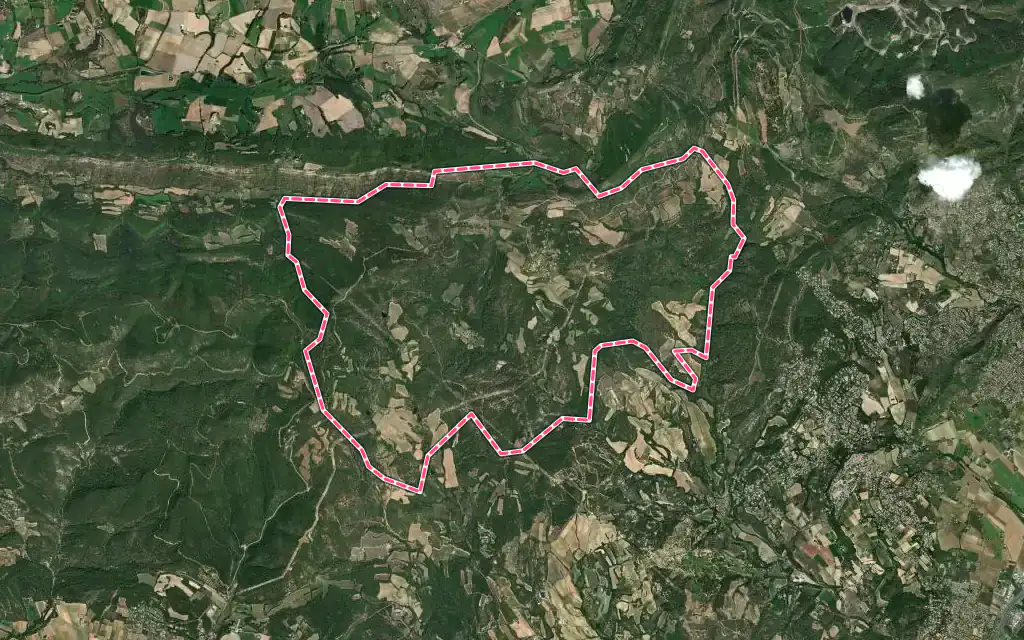 Vue satellite de Montfuron avec ses contours administratifs