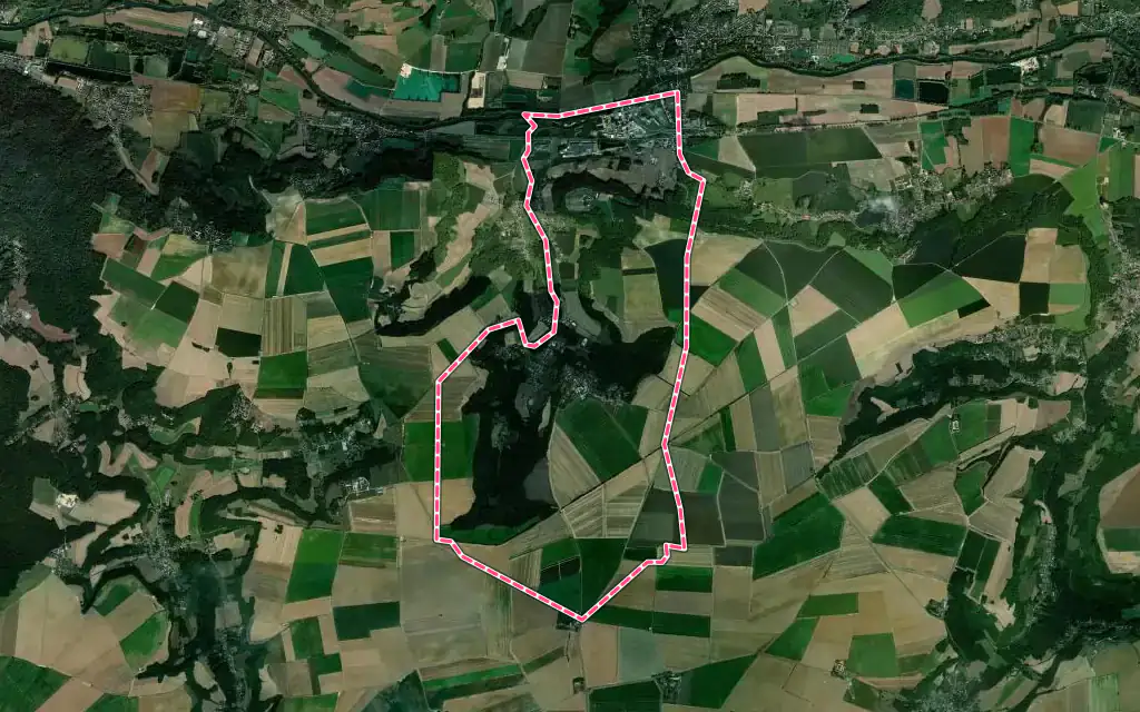 Vue satellite de Montigny-Lengrain avec ses contours administratifs