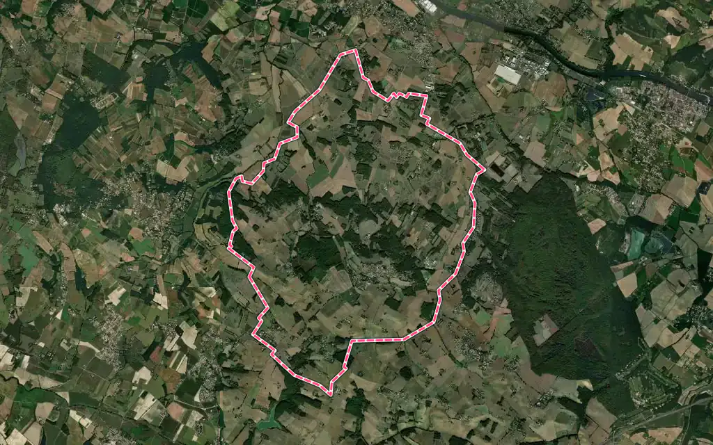 Vue satellite de Montjoire avec ses contours administratifs