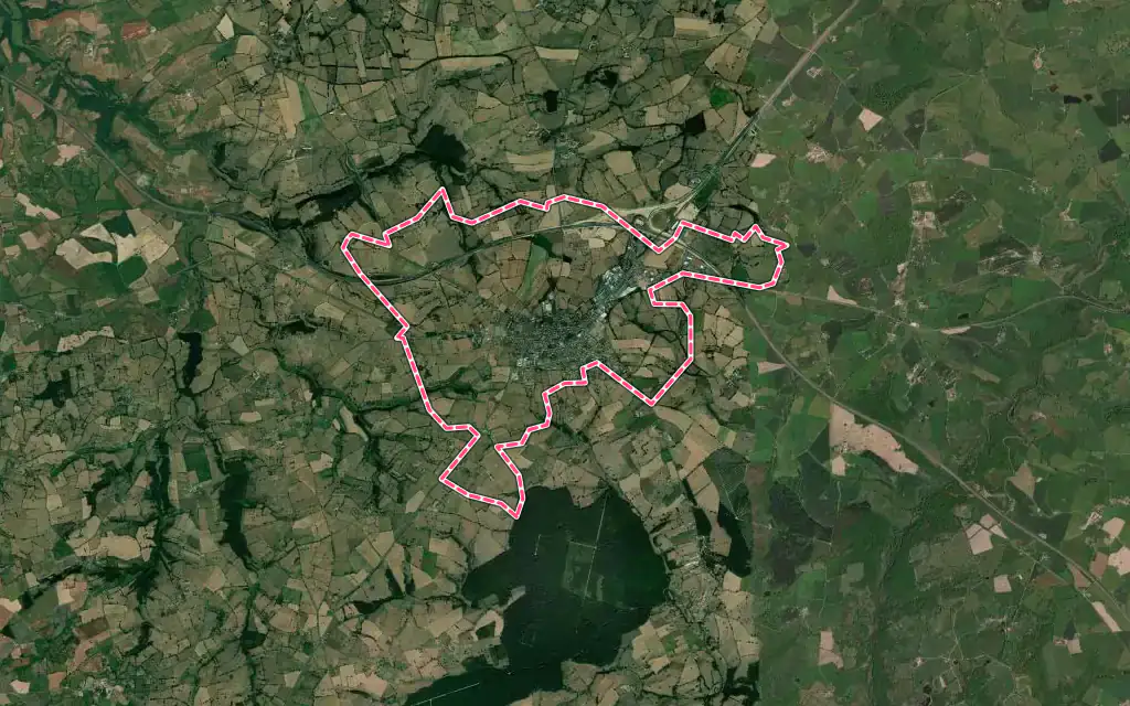 Vue satellite de Montmarault avec ses contours administratifs