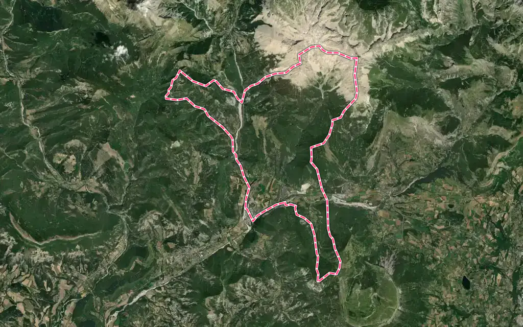Vue satellite de Montmaur avec ses contours administratifs