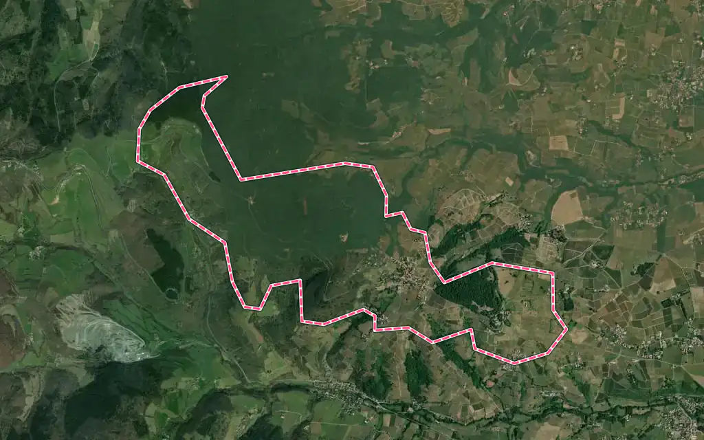 Vue satellite de Montmelas-Saint-Sorlin avec ses contours administratifs