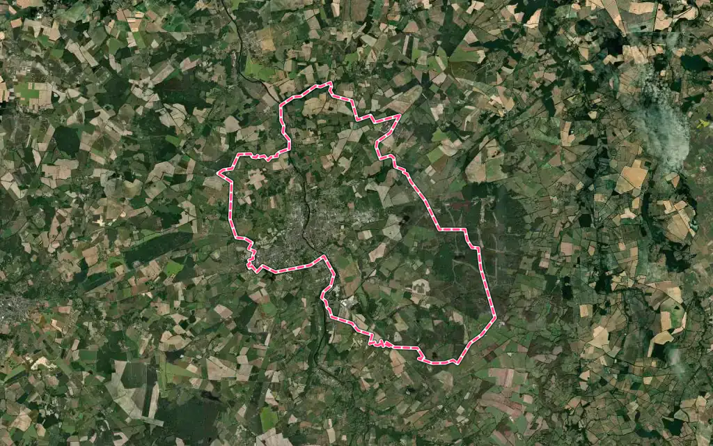 Vue satellite de Montmorillon avec ses contours administratifs
