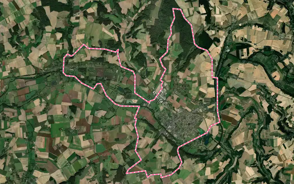Vue satellite de Montoire-sur-le-Loir avec ses contours administratifs