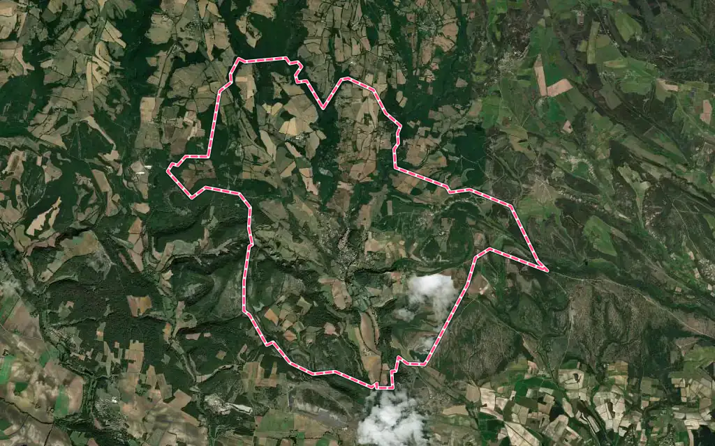 Vue satellite de Montolieu avec ses contours administratifs