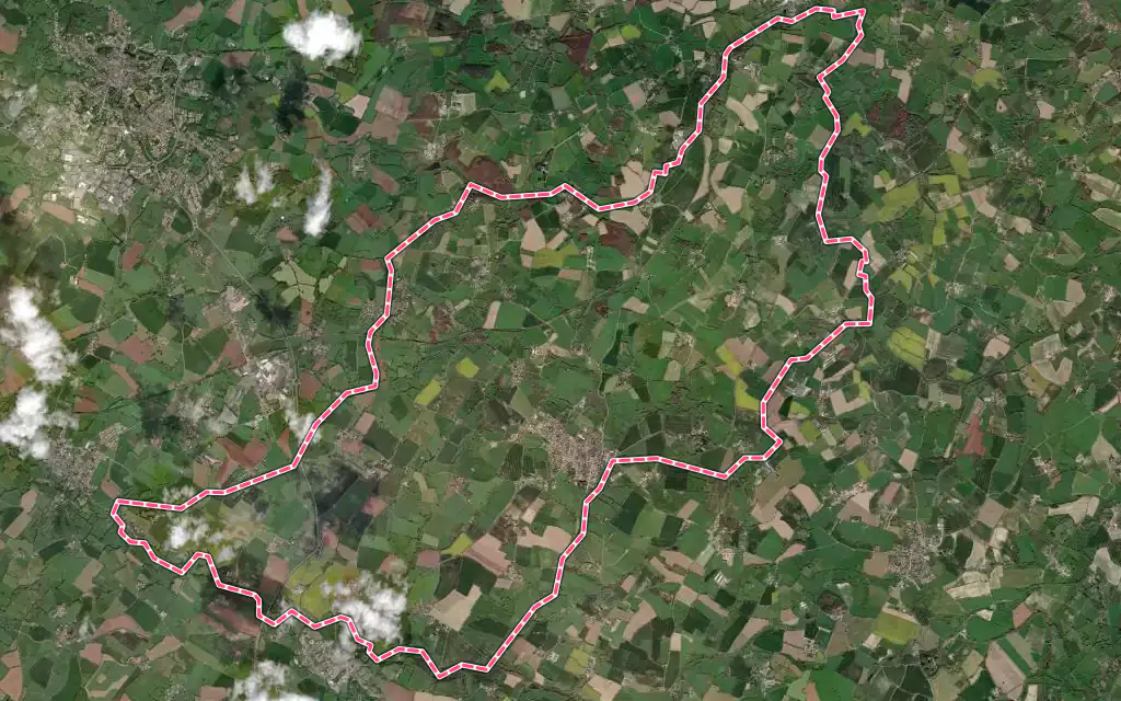 Vue satellite de Montournais avec ses contours administratifs