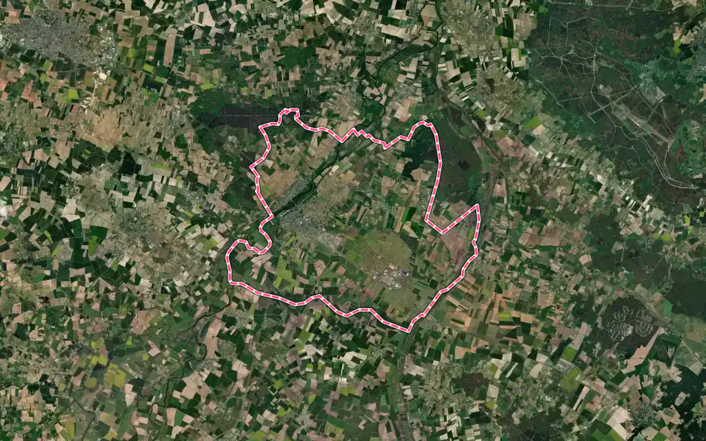 Vue satellite de Montreuil-Bellay avec ses contours administratifs