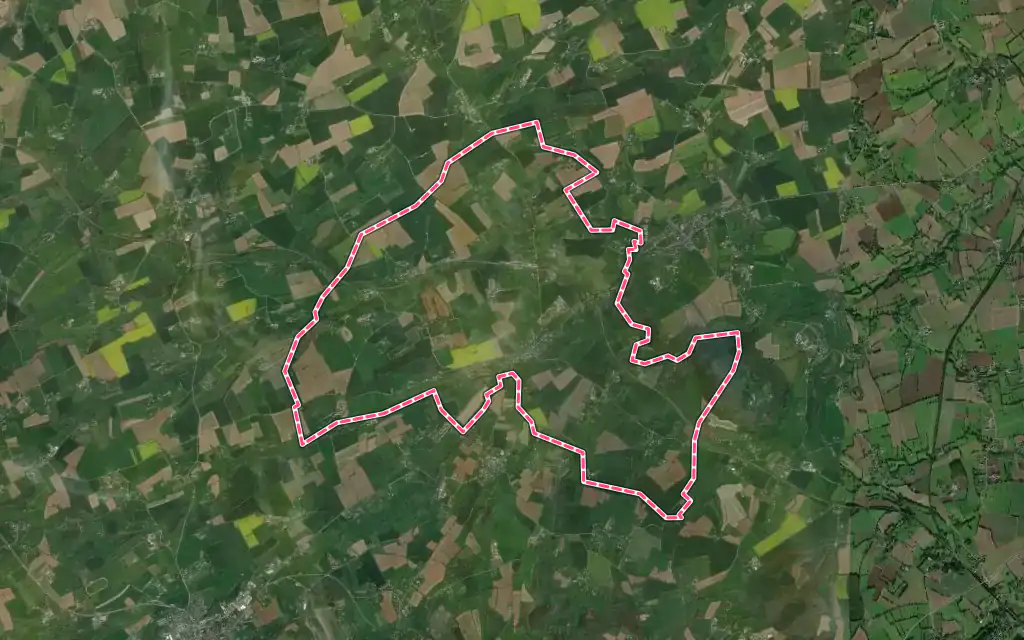 Vue satellite de Montsecret-Clairefougère avec ses contours administratifs
