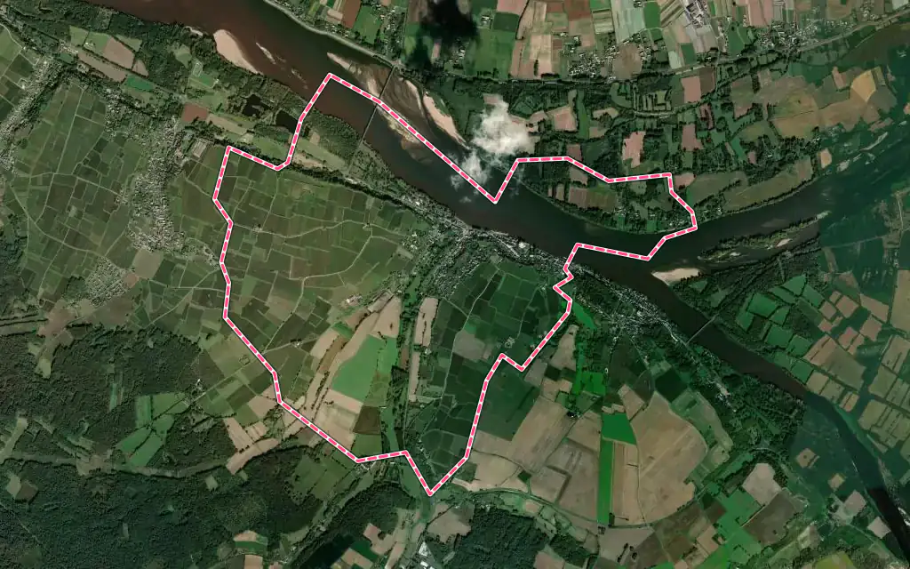 Vue satellite de Montsoreau avec ses contours administratifs