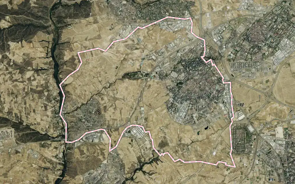 Vista satélite de Móstoles con su contorno administrativo