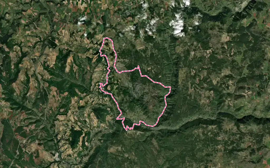 Vue satellite de Mostuéjouls avec ses contours administratifs