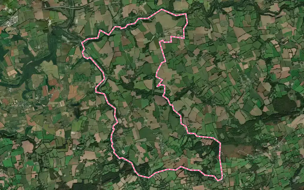 Vue satellite de Motreff avec ses contours administratifs