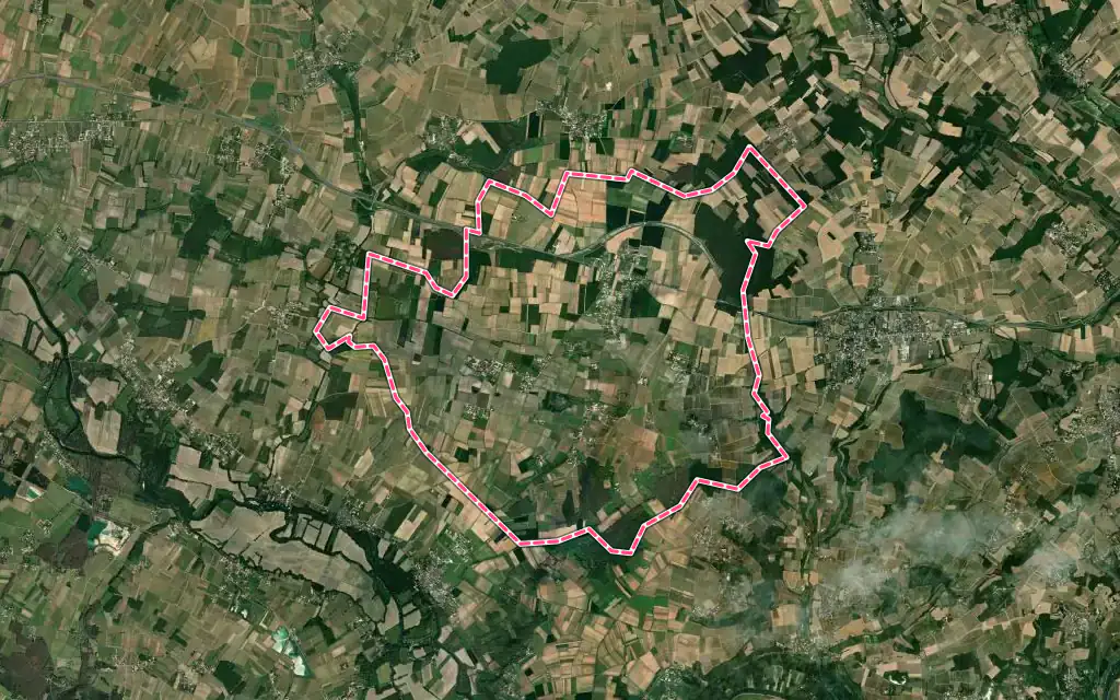 Vue satellite de Moulidars avec ses contours administratifs