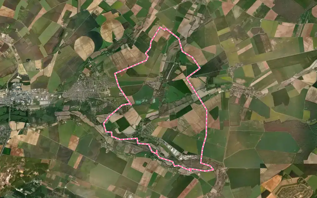 Vue satellite de Moulins-sur-Yèvre avec ses contours administratifs