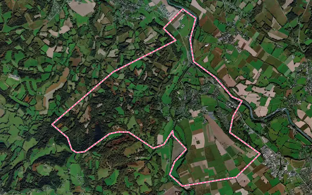 Vue satellite de Moumour avec ses contours administratifs