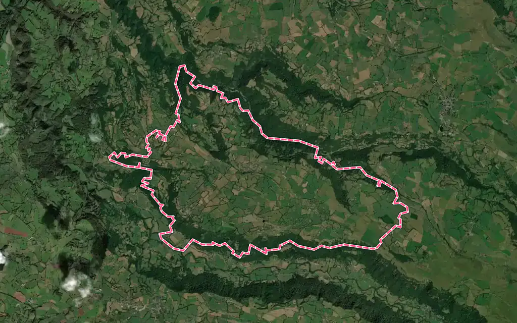 Vue satellite de Moussages avec ses contours administratifs
