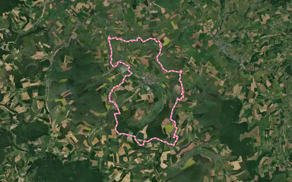 Vue satellite de Mouzon avec ses contours administratifs