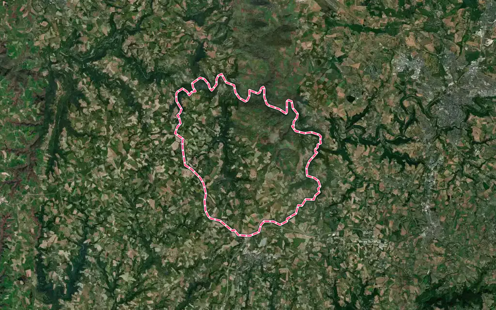 Vue satellite de Moyrazès avec ses contours administratifs