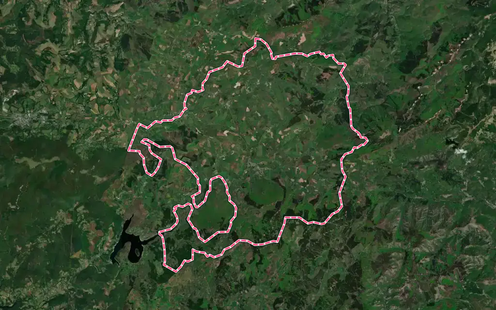 Vue satellite de Murat-sur-Vèbre avec ses contours administratifs