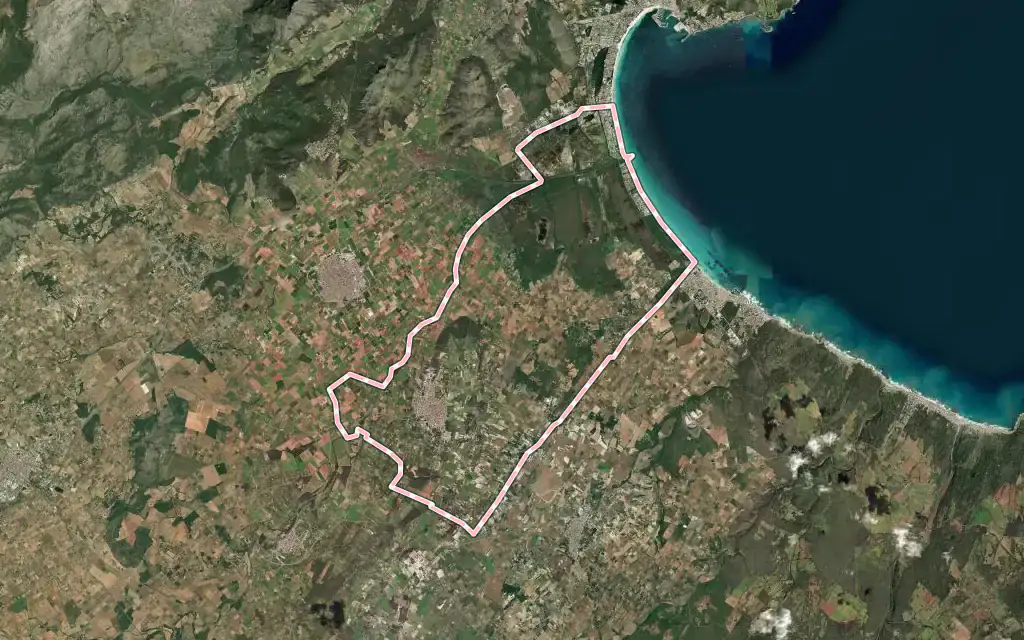 Vista satélite de Muro con su contorno administrativo
