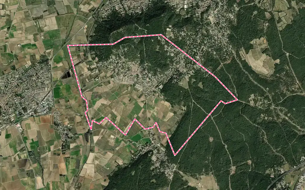 Vue satellite de Nages-et-Solorgues avec ses contours administratifs