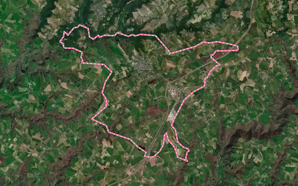 Vue satellite de Naucelle avec ses contours administratifs