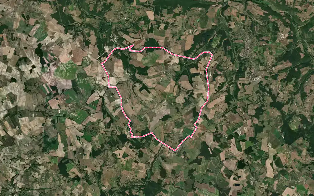 Vue satellite de Naussannes avec ses contours administratifs