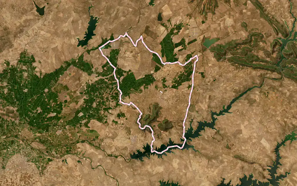Vista satélite de Navalvillar de Pela con su contorno administrativo