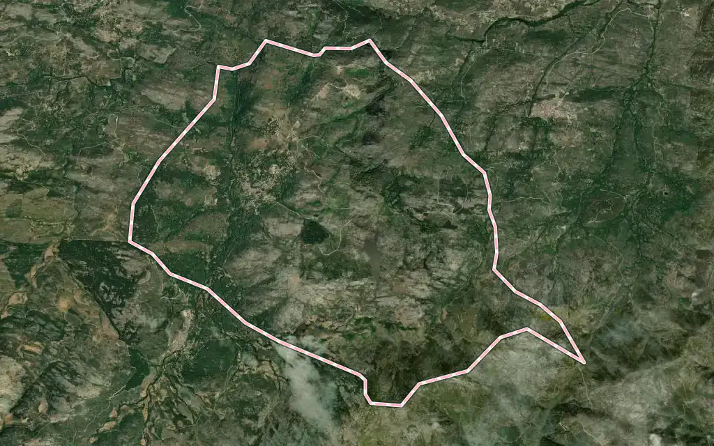 Vista satélite de Navarrevisca con su contorno administrativo