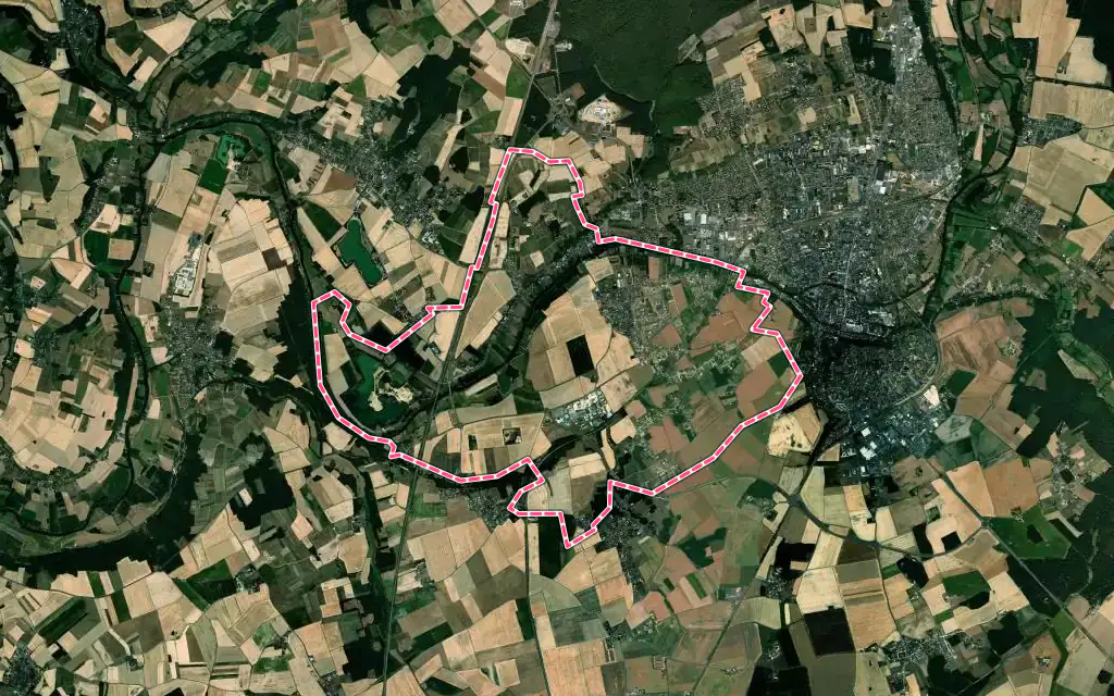 Vue satellite de Naveil avec ses contours administratifs