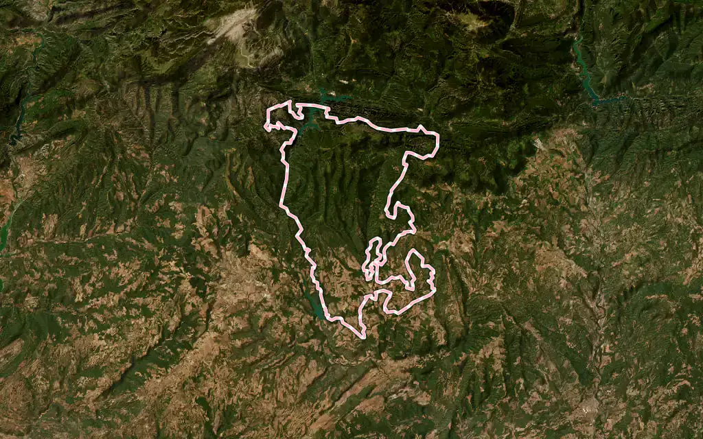 Vista satélite de Navès con su contorno administrativo