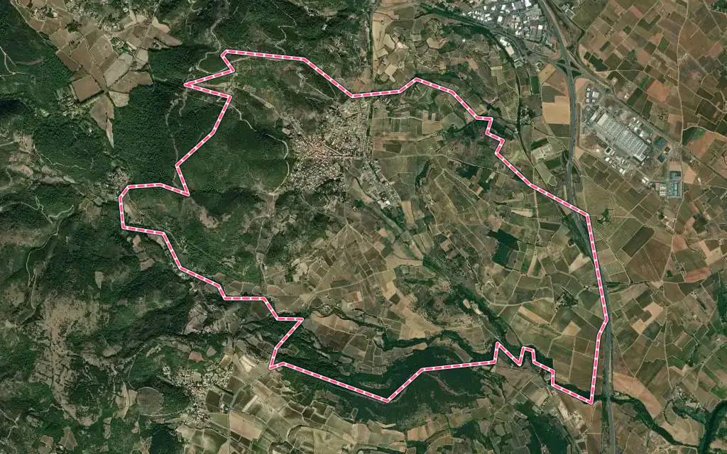 Vue satellite de Nébian avec ses contours administratifs