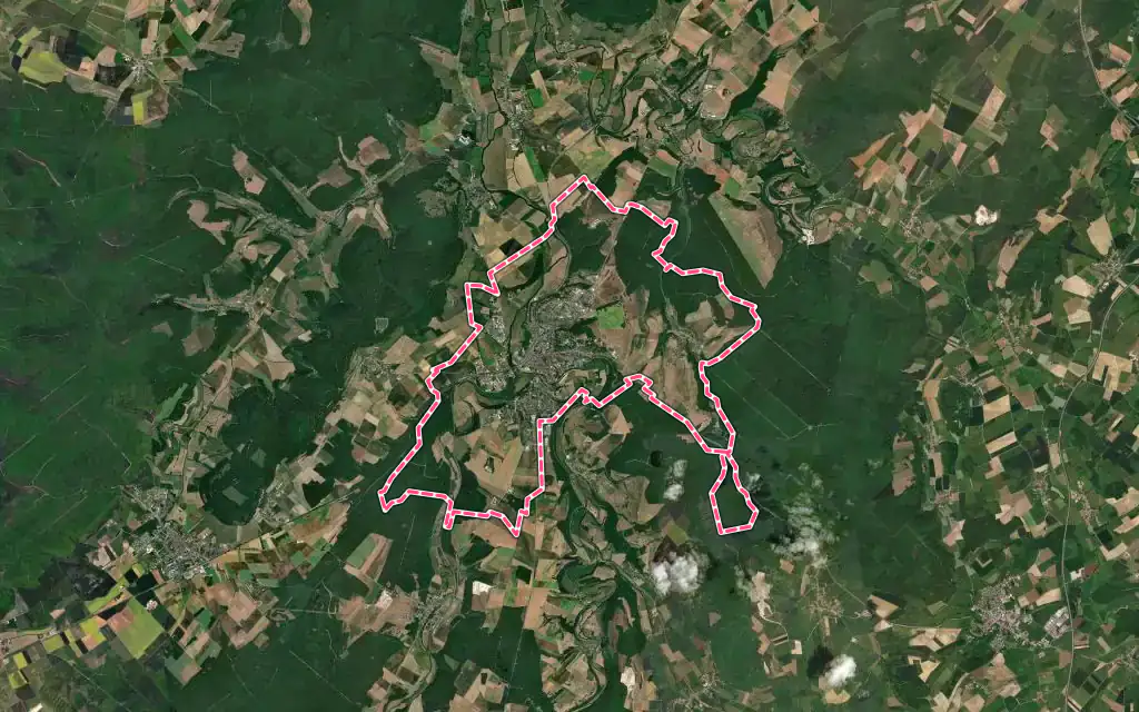 Vue satellite de Neufchâteau avec ses contours administratifs